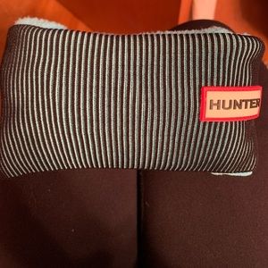 Hunter boot black striped, blue socks